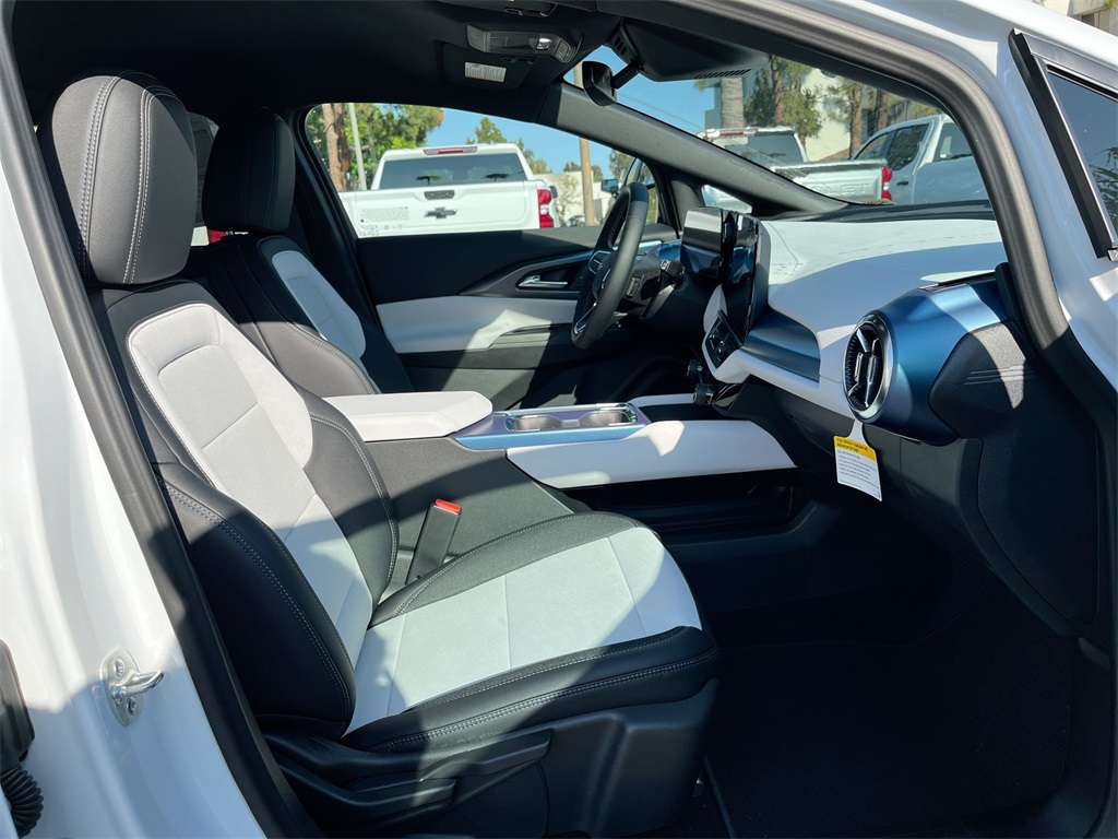 new 2025 Chevrolet Equinox EV car, priced at $37,718