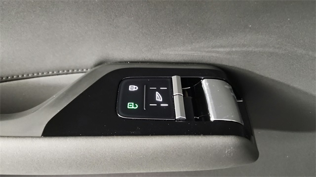 new 2025 Volvo EX90 car, priced at $89,745