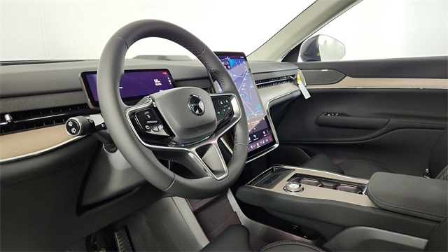 new 2025 Volvo EX90 car, priced at $89,745