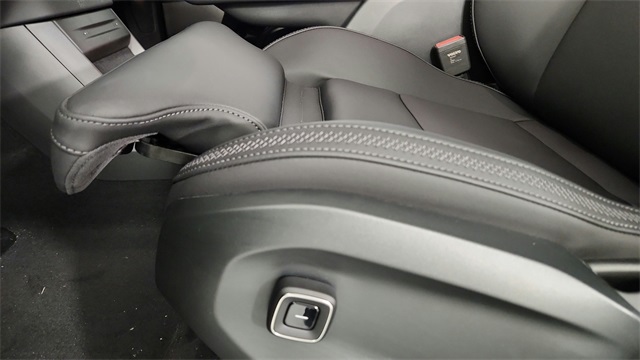 new 2025 Volvo EX90 car, priced at $89,745