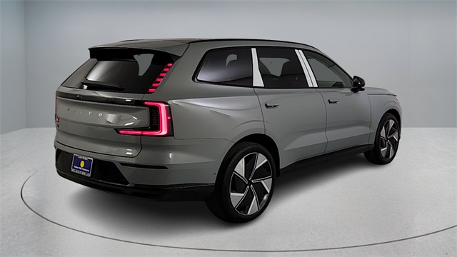 new 2025 Volvo EX90 car, priced at $89,745