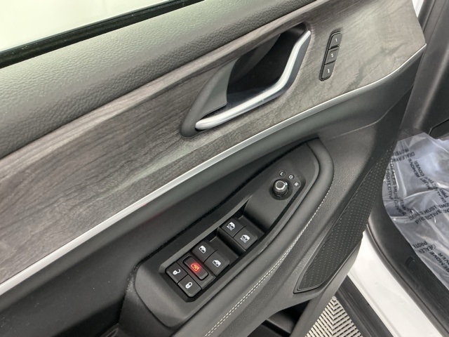 used 2024 Jeep Grand Cherokee L car, priced at $37,866