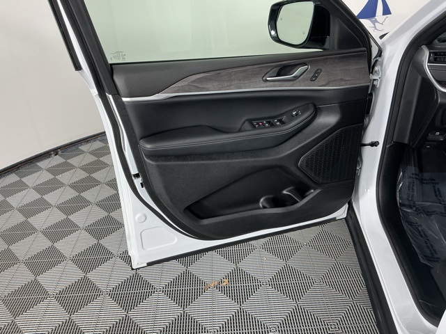 used 2024 Jeep Grand Cherokee L car, priced at $37,866