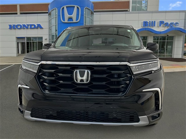new 2025 Honda Pilot car, priced at $45,600