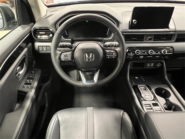new 2025 Honda Pilot car, priced at $45,600