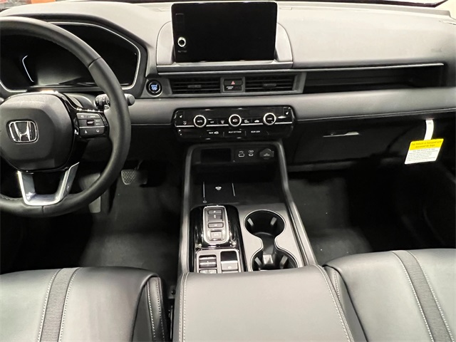 new 2025 Honda Pilot car, priced at $45,600