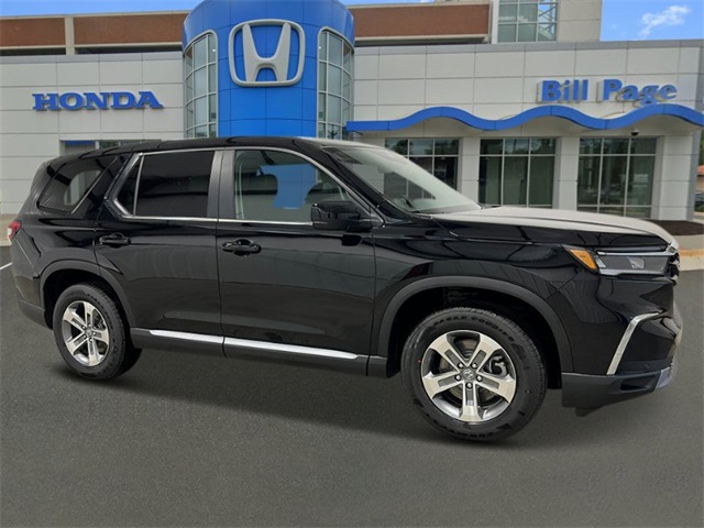 new 2025 Honda Pilot car, priced at $45,600