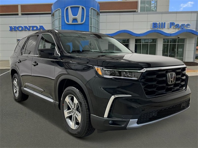 new 2025 Honda Pilot car, priced at $45,600