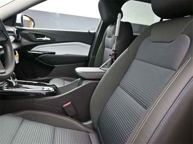 new 2025 Chevrolet Trax car, priced at $24,095