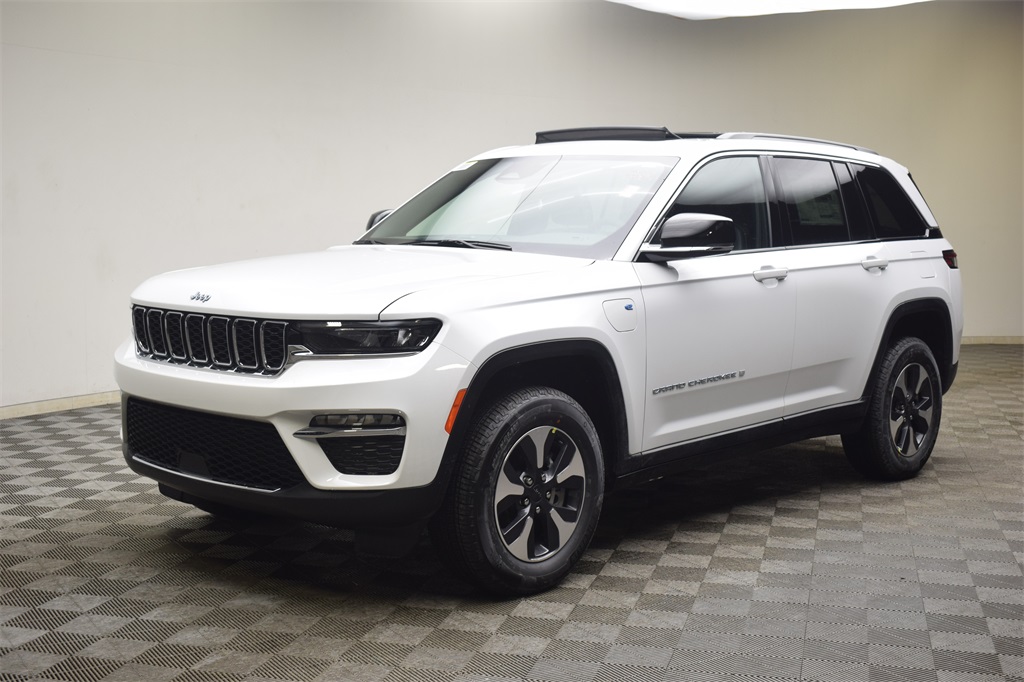 new 2025 Jeep Grand Cherokee car, priced at $54,923