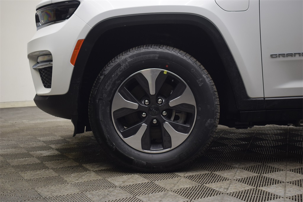 new 2025 Jeep Grand Cherokee car, priced at $54,923
