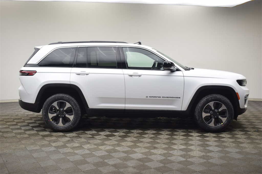 new 2025 Jeep Grand Cherokee car, priced at $54,923