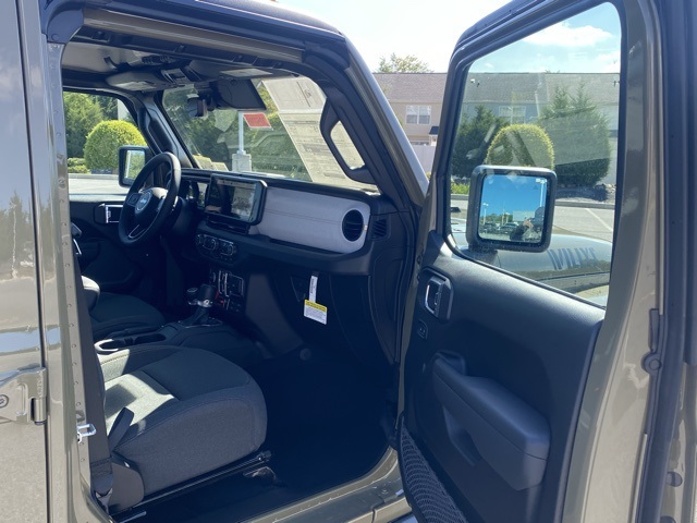 new 2025 Jeep Gladiator car, priced at $46,221