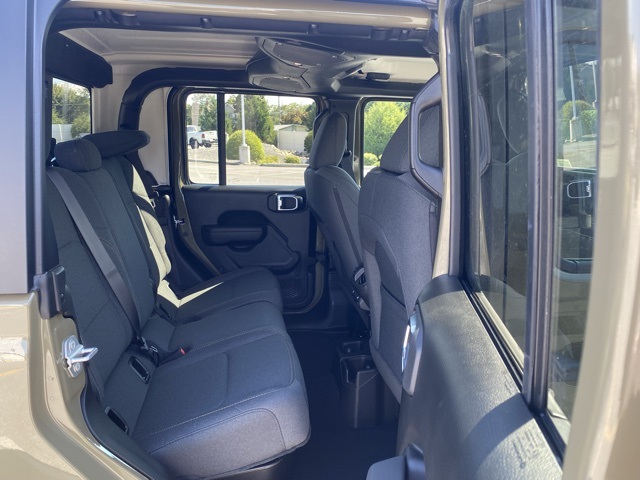 new 2025 Jeep Gladiator car, priced at $46,221