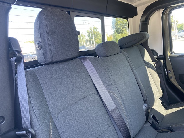 new 2025 Jeep Gladiator car, priced at $46,221