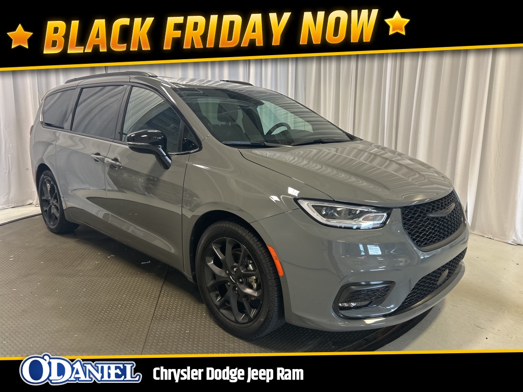 used 2025 Chrysler Pacifica car, priced at $37,173