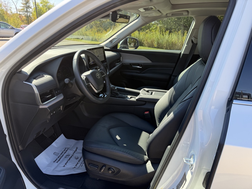 used 2025 Toyota Grand Highlander car, priced at $50,903
