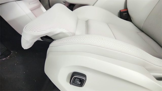 new 2025 Volvo EX90 car, priced at $95,585