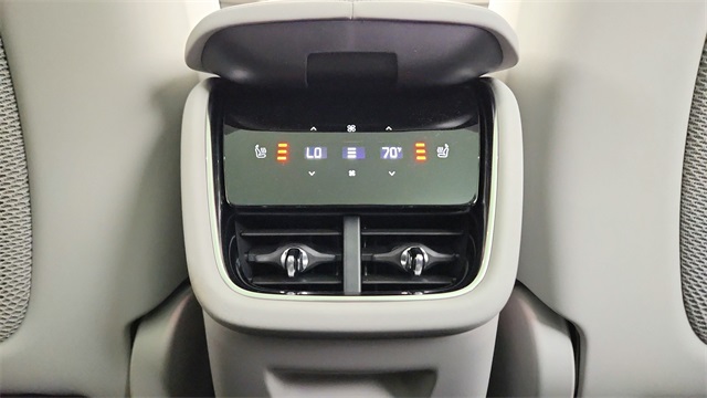 new 2025 Volvo EX90 car, priced at $95,585