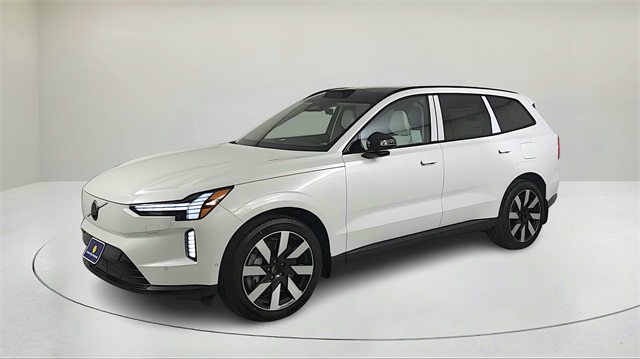 new 2025 Volvo EX90 car, priced at $95,585