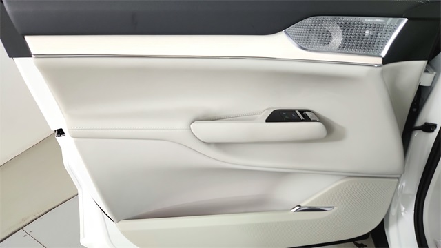 new 2025 Volvo EX90 car, priced at $95,585