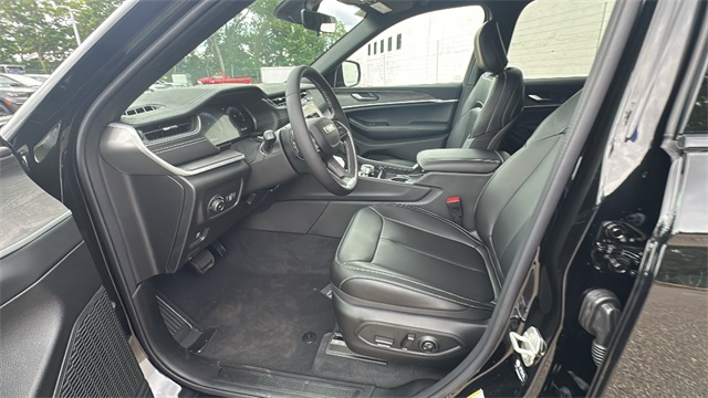 new 2025 Jeep Grand Cherokee car, priced at $48,340