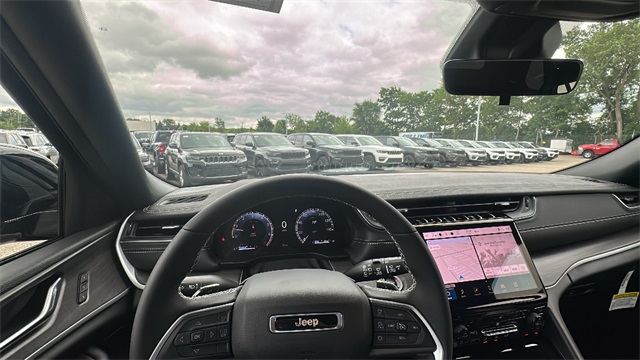 new 2025 Jeep Grand Cherokee car, priced at $48,340