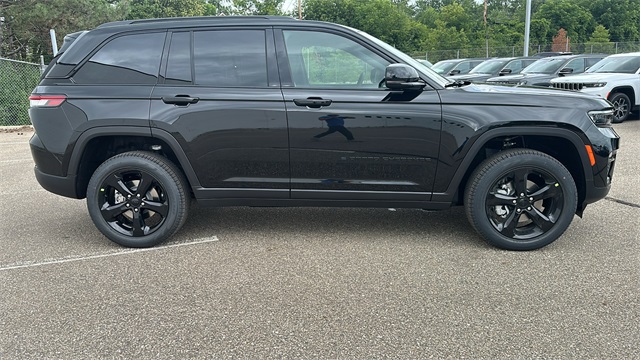 new 2025 Jeep Grand Cherokee car, priced at $48,340