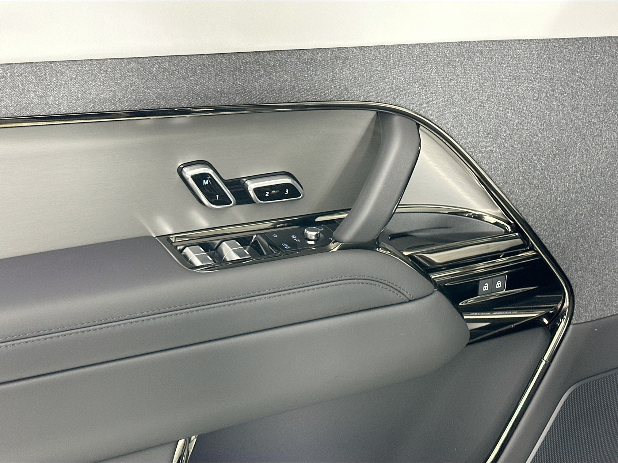 new 2025 Land Rover Range Rover Sport car, priced at $106,430
