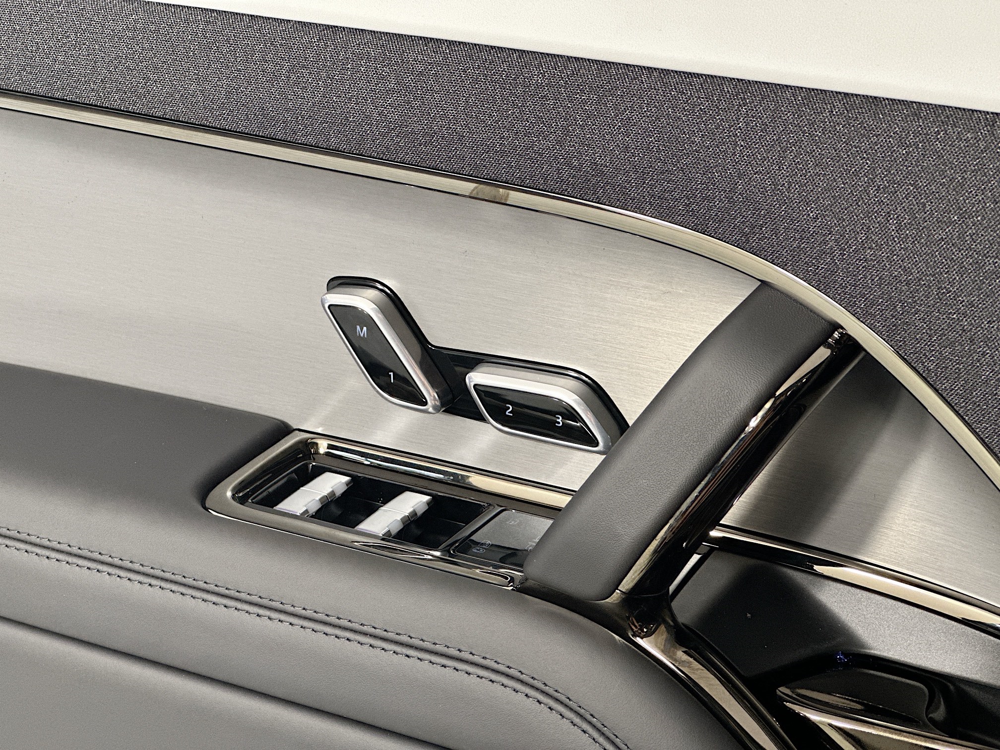 new 2025 Land Rover Range Rover Sport car, priced at $106,430