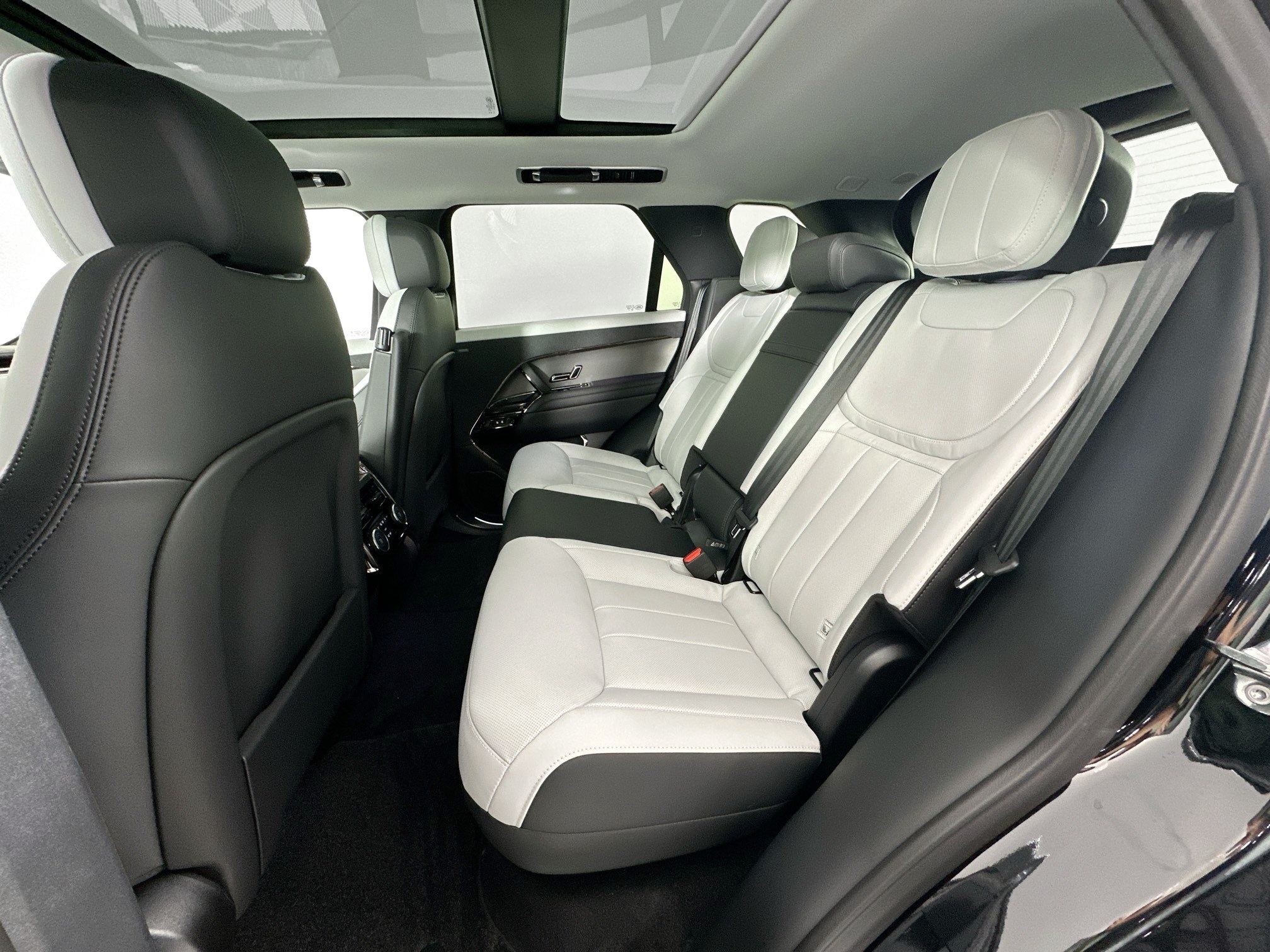 new 2025 Land Rover Range Rover Sport car, priced at $106,430