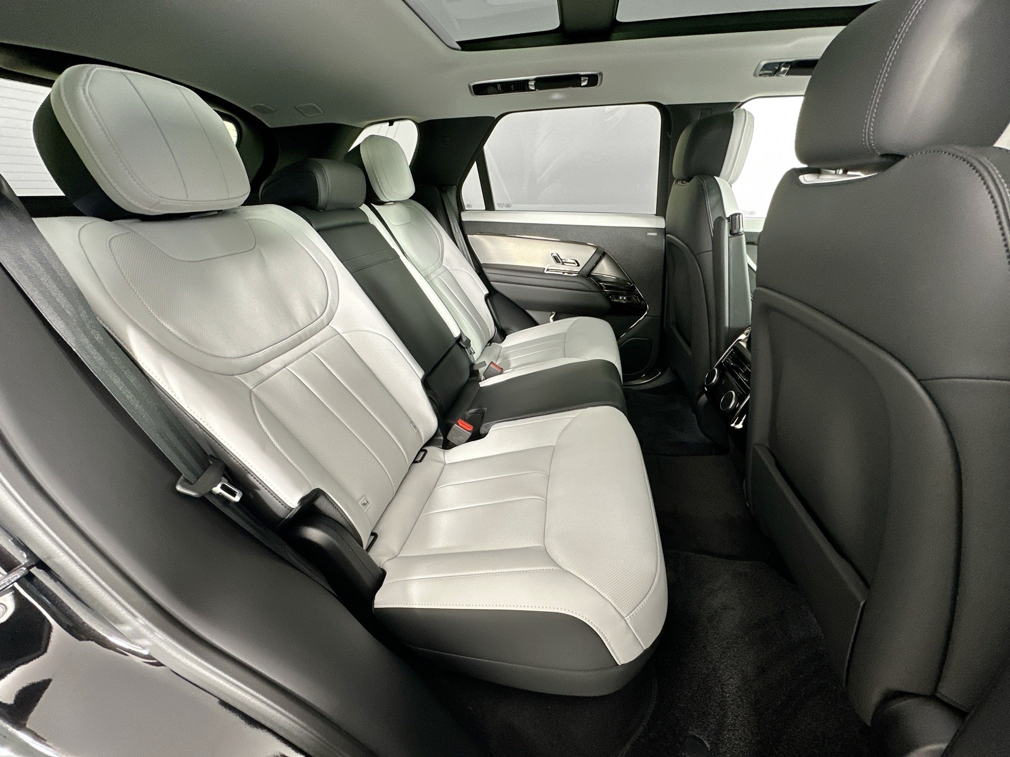 new 2025 Land Rover Range Rover Sport car, priced at $106,430