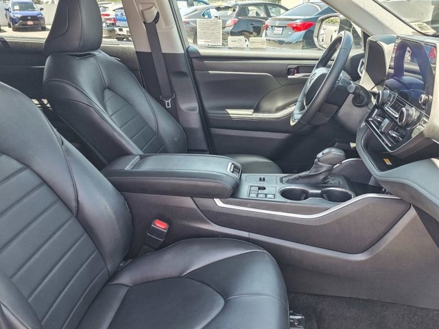 used 2023 Toyota Highlander car, priced at $38,692