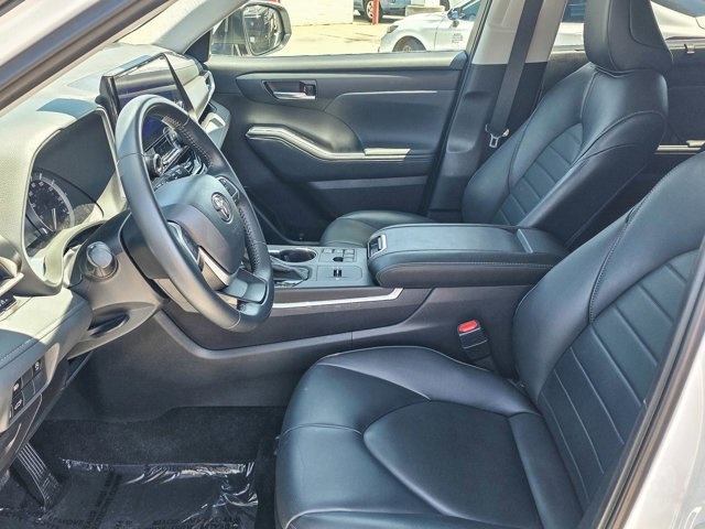 used 2023 Toyota Highlander car, priced at $38,692