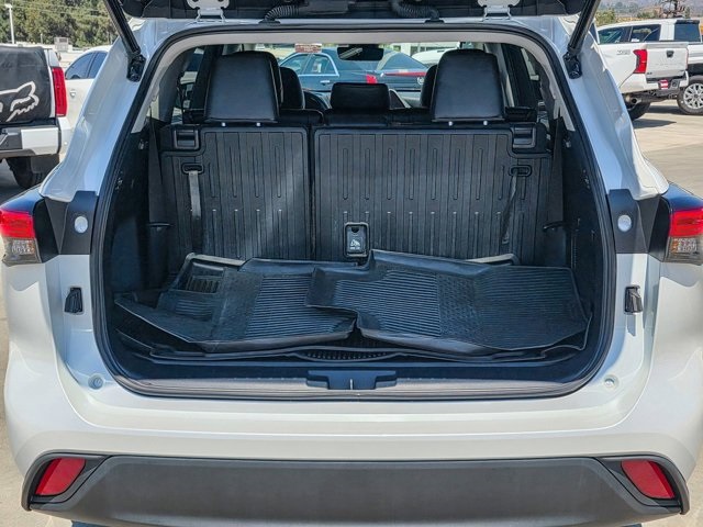 used 2023 Toyota Highlander car, priced at $38,692