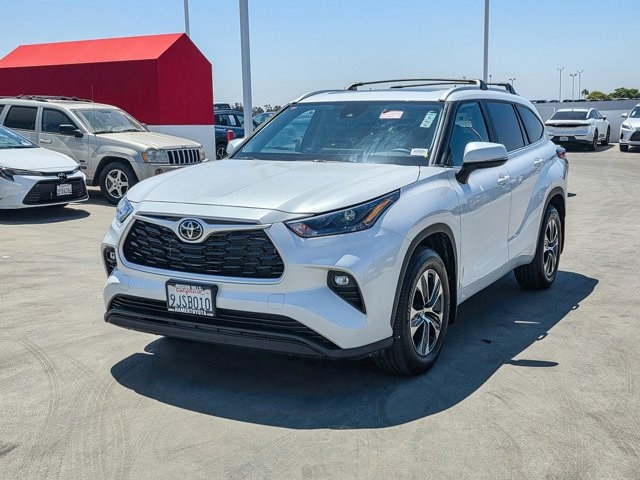 used 2023 Toyota Highlander car, priced at $38,692