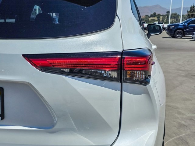 used 2023 Toyota Highlander car, priced at $38,692