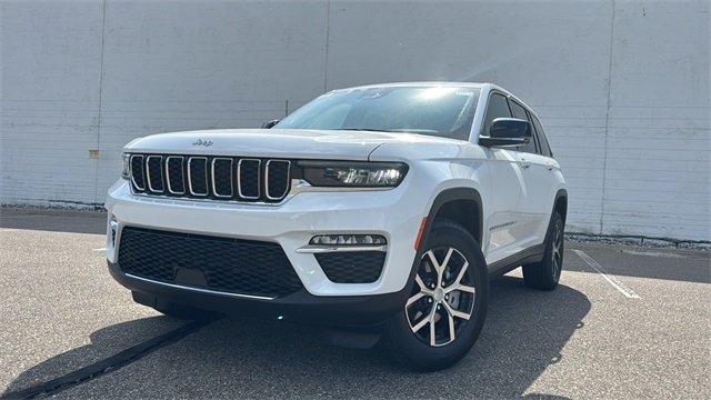 new 2025 Jeep Grand Cherokee car, priced at $47,984