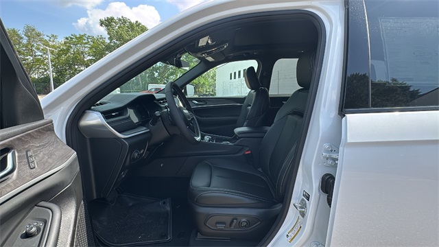 new 2025 Jeep Grand Cherokee car, priced at $47,984