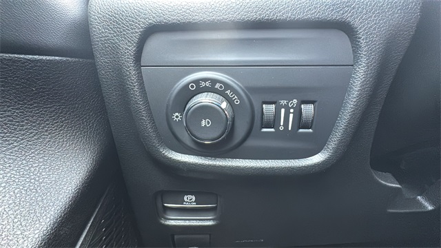 new 2025 Jeep Grand Cherokee car, priced at $47,984