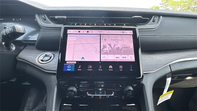 new 2025 Jeep Grand Cherokee car, priced at $47,984