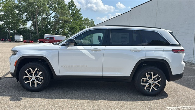 new 2025 Jeep Grand Cherokee car, priced at $47,984