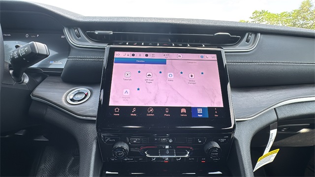 new 2025 Jeep Grand Cherokee car, priced at $47,984