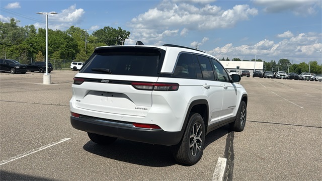 new 2025 Jeep Grand Cherokee car, priced at $47,984