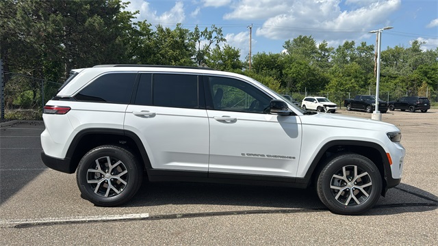 new 2025 Jeep Grand Cherokee car, priced at $47,984