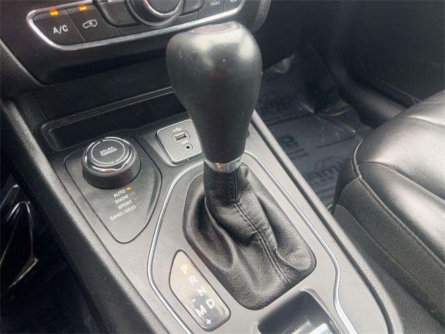 used 2019 Jeep Cherokee car, priced at $15,911