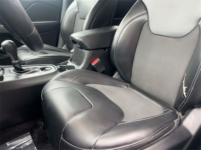 used 2019 Jeep Cherokee car, priced at $15,911