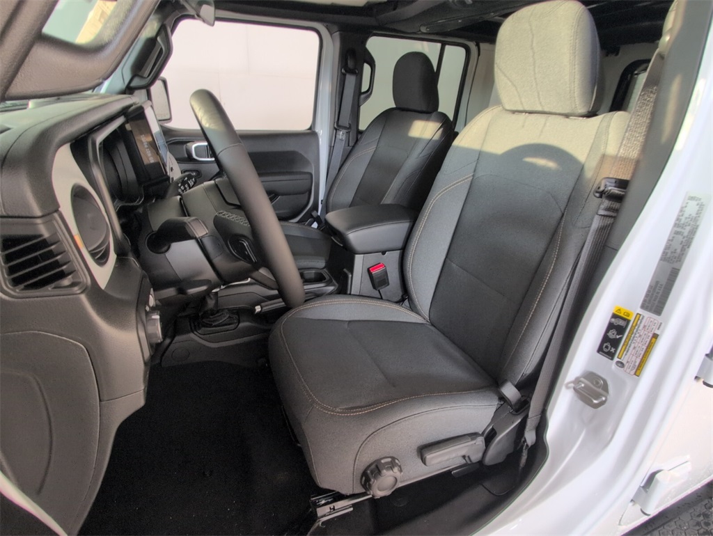 new 2025 Jeep Wrangler car, priced at $48,160