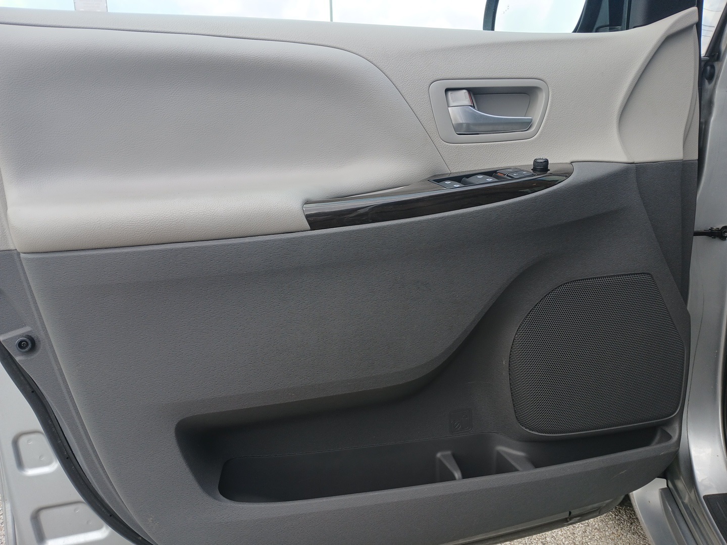 used 2016 Toyota Sienna car, priced at $18,027