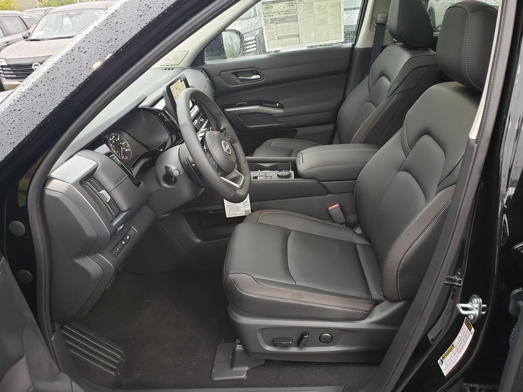 new 2025 Nissan Pathfinder car, priced at $39,906